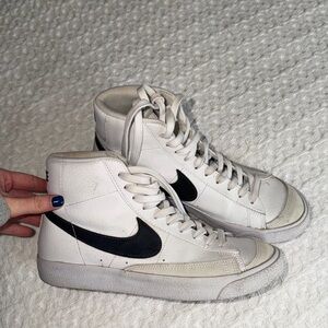 Nike Kids' Grade School Blazer Mid '77 Shoes